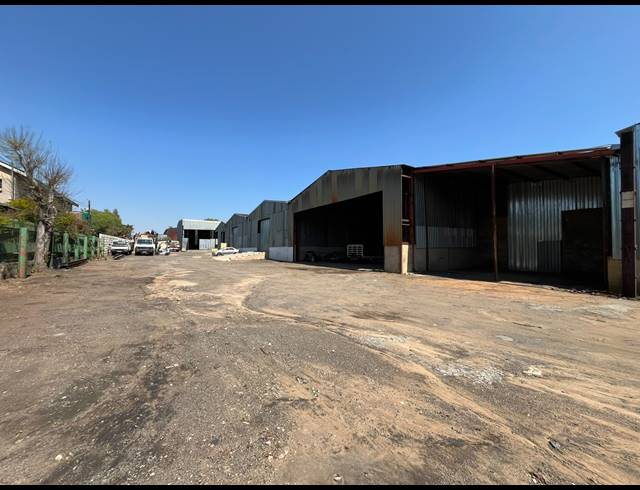 9,300M² WAREHOUSE FOR SALE IN VULCANIA